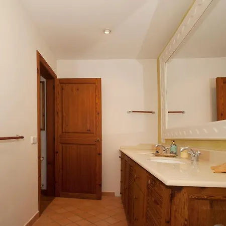 Tranquil Mallorquin With Private Pool Access Вилла