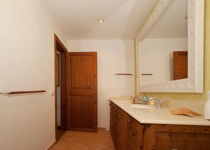 Tranquil Mallorquin With Private Pool Access Vila