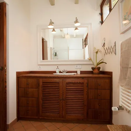 Вилла Tranquil Mallorquin With Private Pool Access *