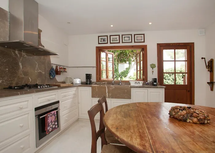 Tranquil Mallorquin With Private Pool Access Villa